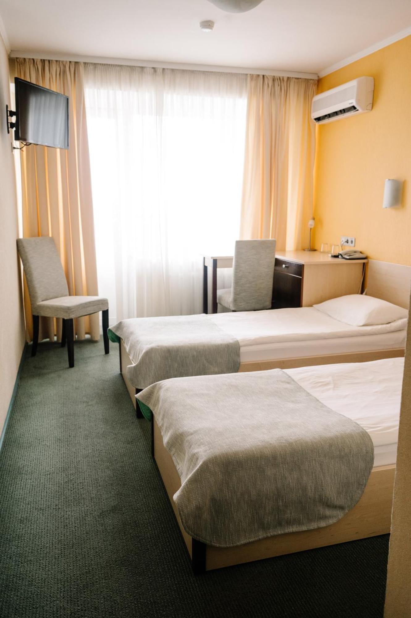 7 Days Hotel Kamyanets-Podilskyi Kültér fotó