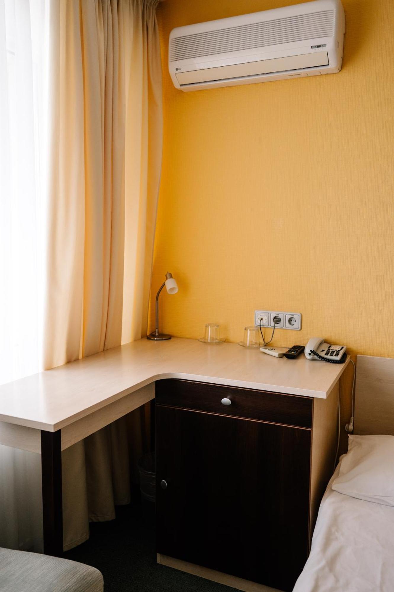 7 Days Hotel Kamyanets-Podilskyi Kültér fotó
