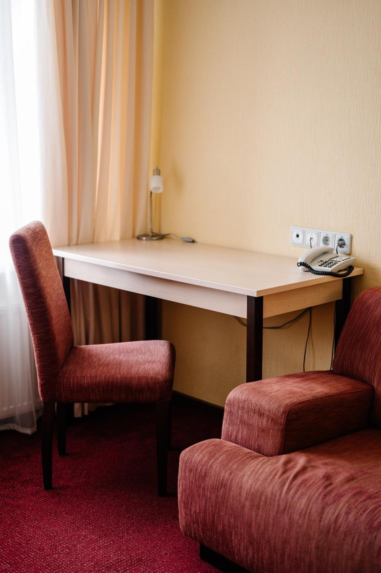 7 Days Hotel Kamyanets-Podilskyi Kültér fotó