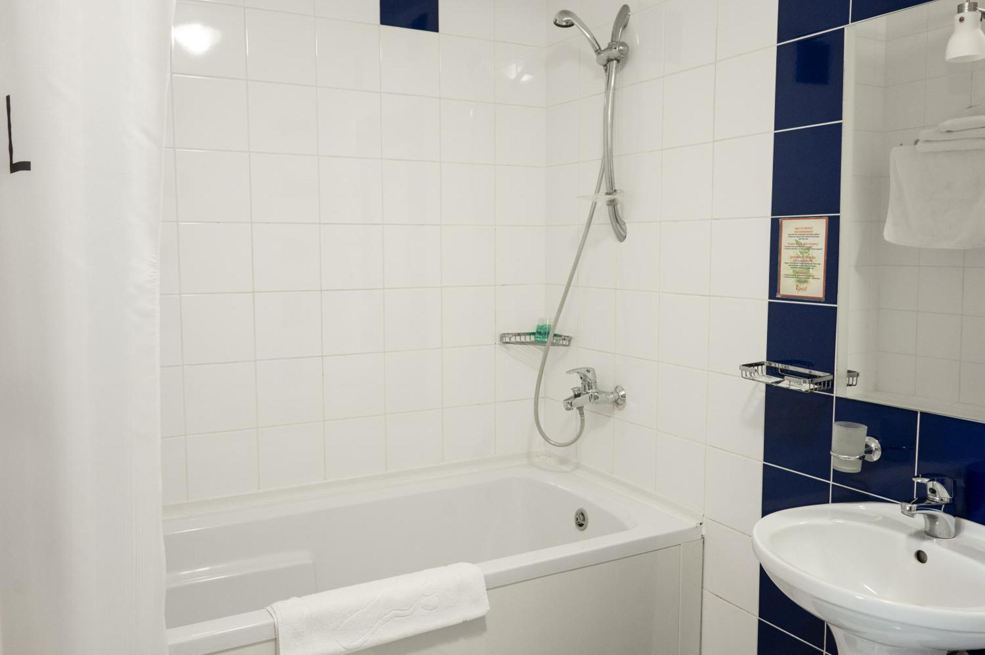7 Days Hotel Kamyanets-Podilskyi Kültér fotó
