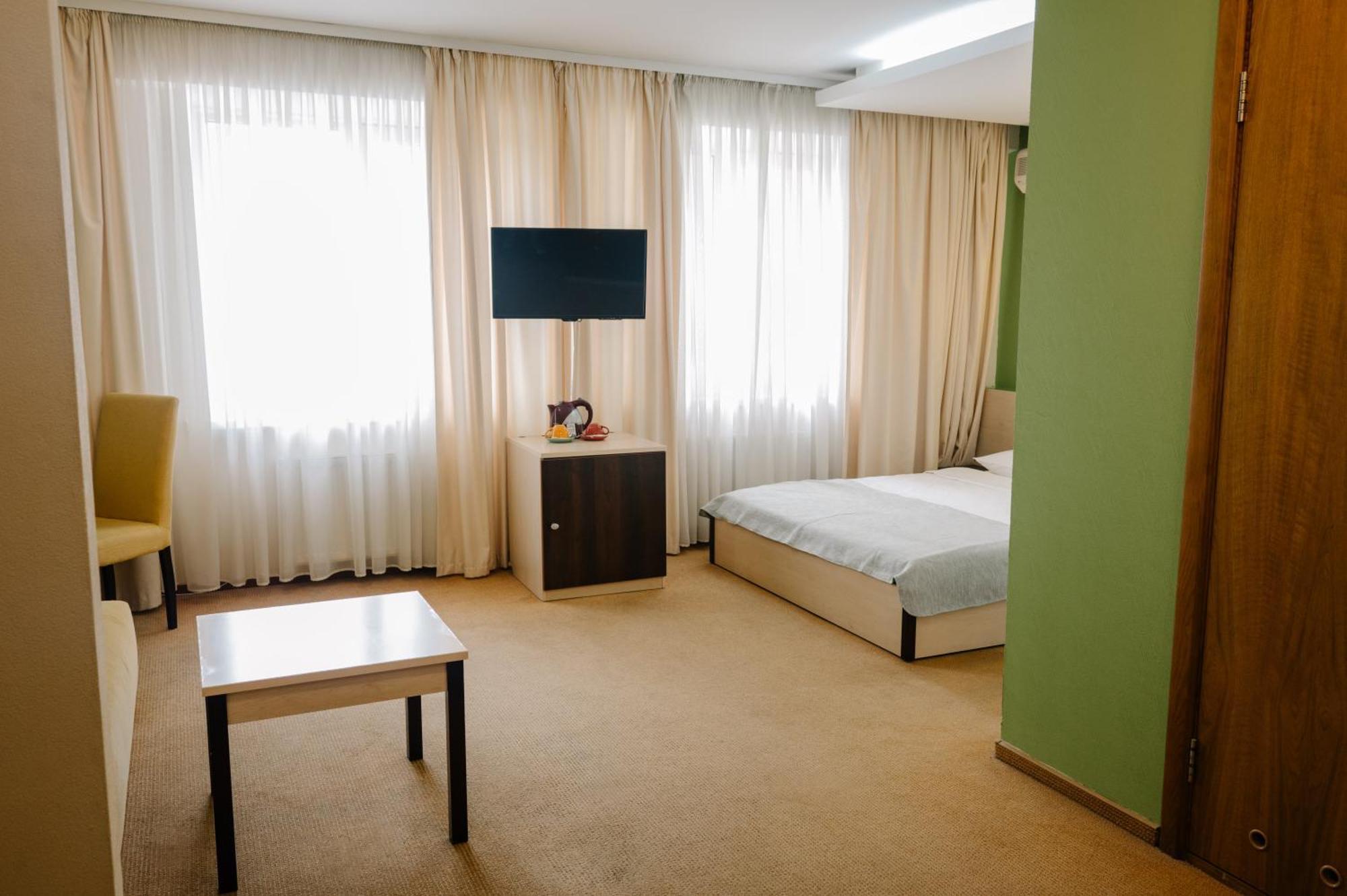 7 Days Hotel Kamyanets-Podilskyi Kültér fotó
