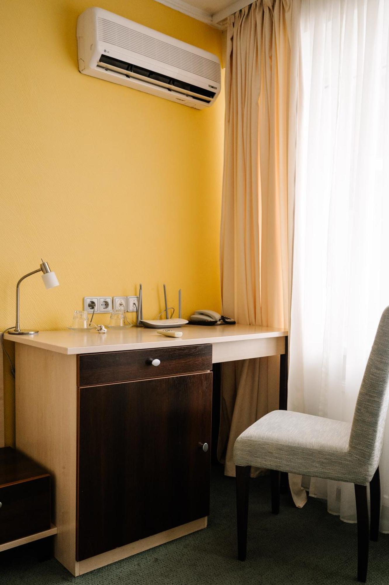 7 Days Hotel Kamyanets-Podilskyi Kültér fotó
