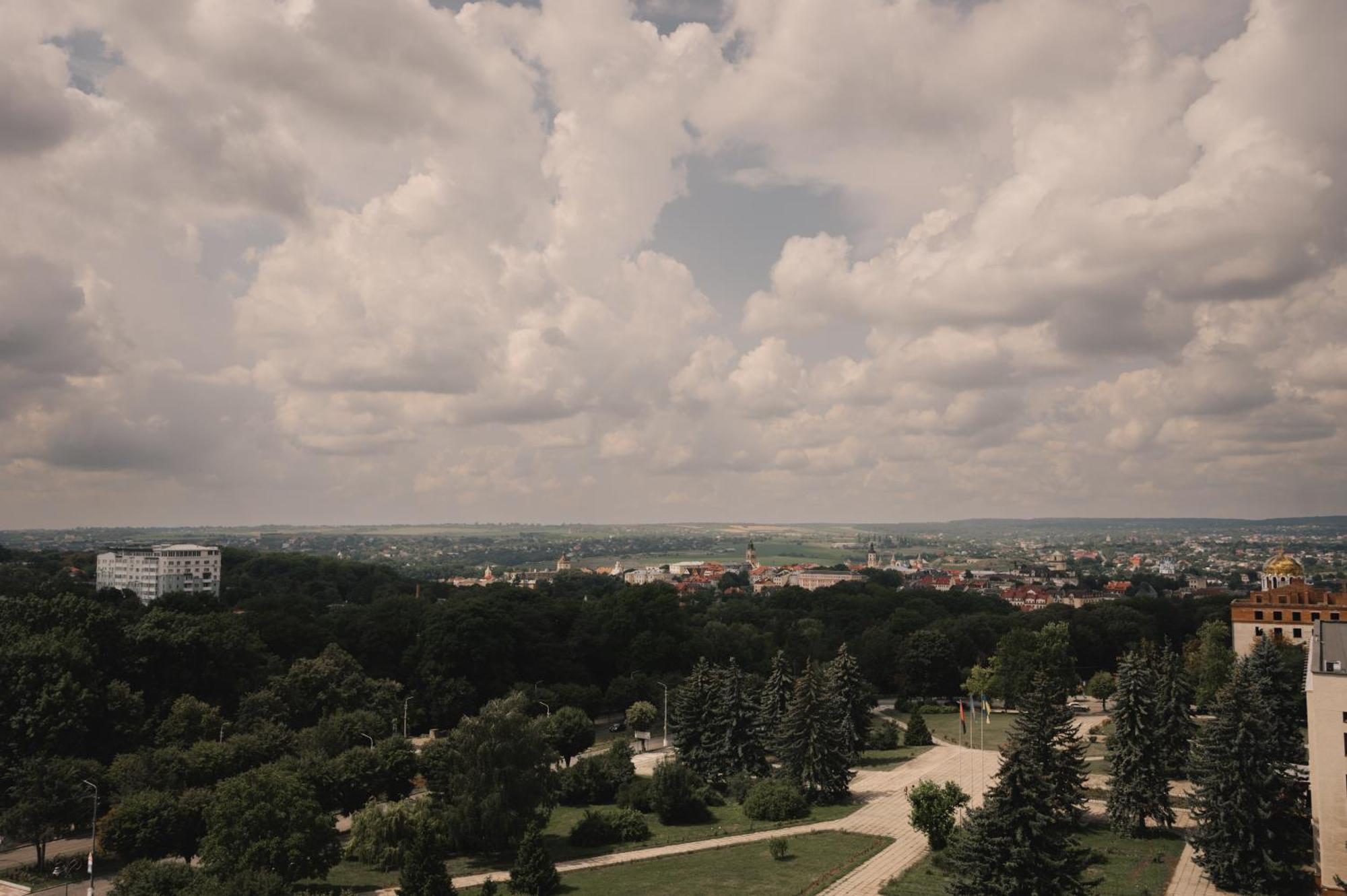 7 Days Hotel Kamyanets-Podilskyi Kültér fotó