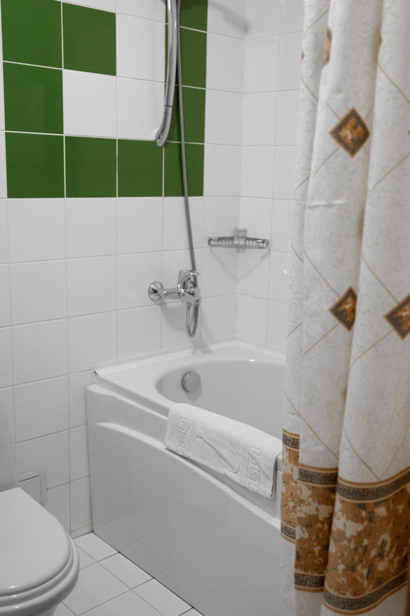 7 Days Hotel Kamyanets-Podilskyi Kültér fotó